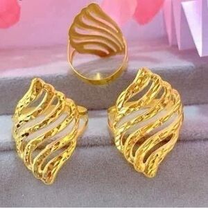 18karat Real Gold Sculptural Wave Ringg sz 6 or 7